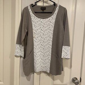 Apropos Womens Top  Plus  S